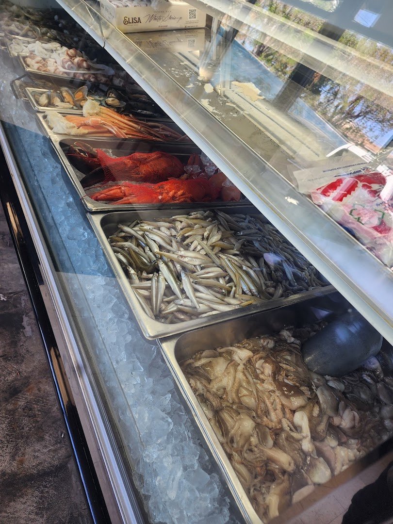 Simple dine-in setting with seafood meals.